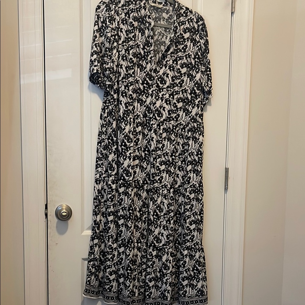 Max Studio Monochrome Long Sleeve Dress